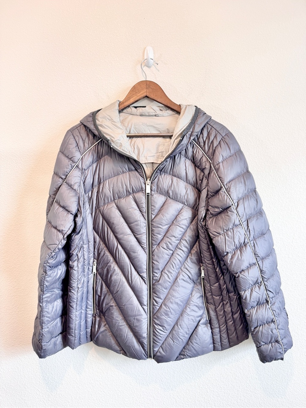 BCBG Generation Gorpcore Packable Down Puffer Hooded Jacket XL Gray Coat Zip E93